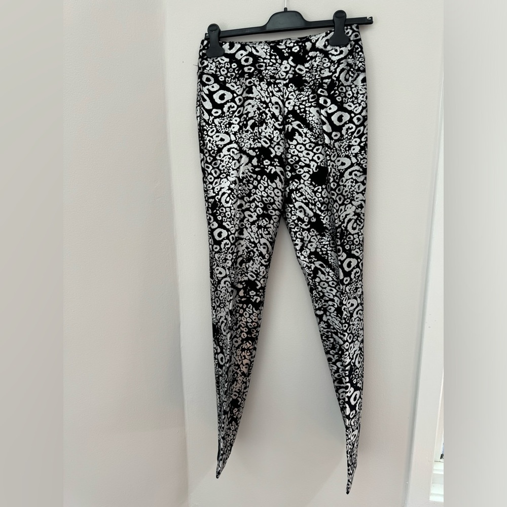 Super cute pull on dress slacks! Size 4- new with tags!